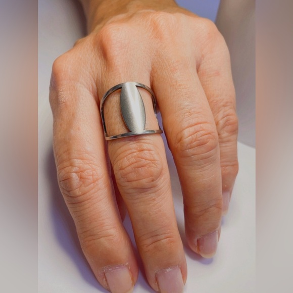 NWT Silver Stainless Steel Ring, Unisex Geometric Laser Cut Pattern Size 9 - Picture 14 of 17